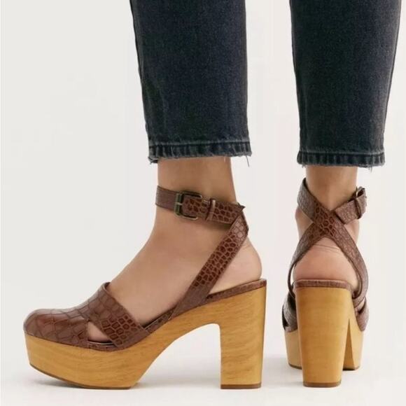 Matisse X Free People Shoes - Matisse X Free People Sunset Vegan Heeled Clogs Texture Brown Size 9 Boho Summer